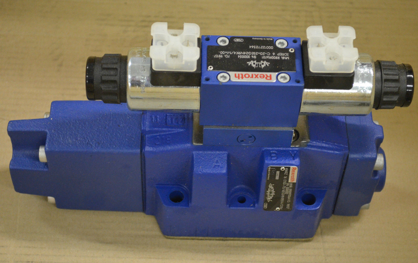 Pilot Operated Rexroth Hydraulic Valves , 4WRZ16 Proportional Directional Valves for sale
