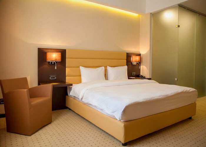 China Single Room Modern Hotel Bedroom Furniture , Hotel Guest Room Furniture wholesale