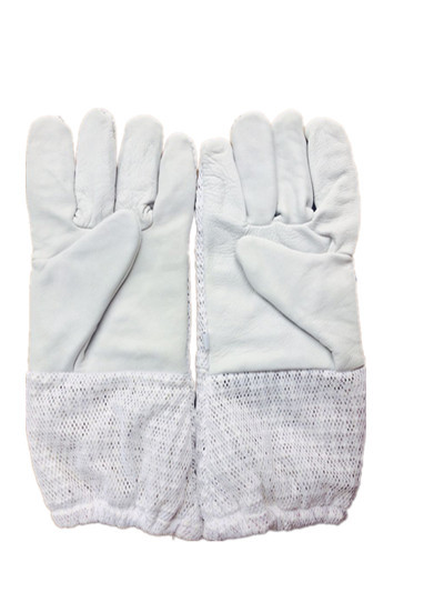 China Sting Proof Beekeeping Gloves , Beekeeping Protective Clothing For Bee Keepers wholesale