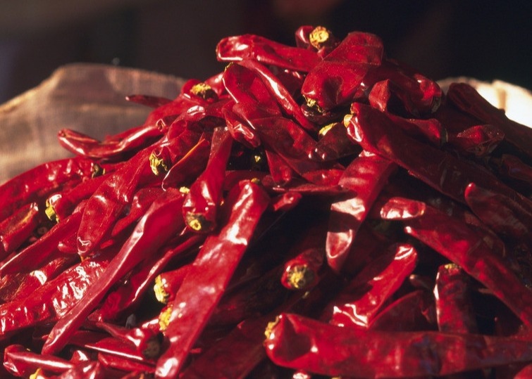 Sweet Erjingtiao Dried Chilis 12% Moisture Erjingtiao Pepper With Stem for sale
