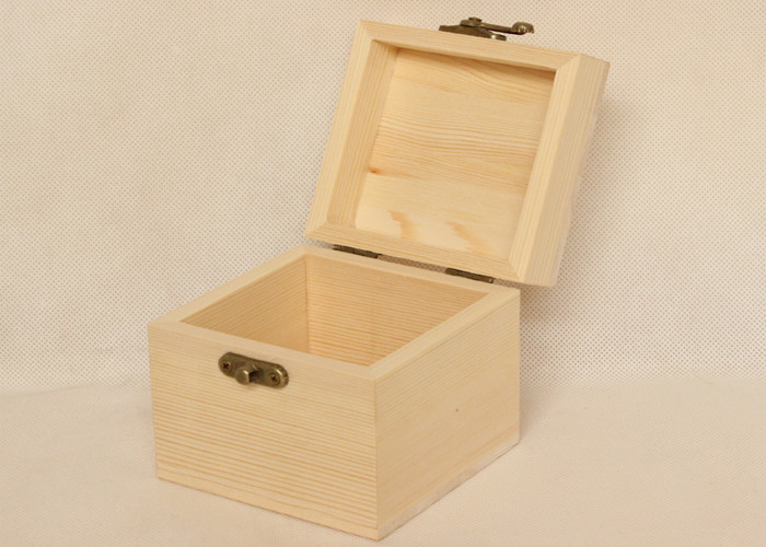 China Small Hinged Custom Wooden Gift Boxes Solid Timber Jewellery Box , Gift Packing Unfinished Pine Storage Box wholesale