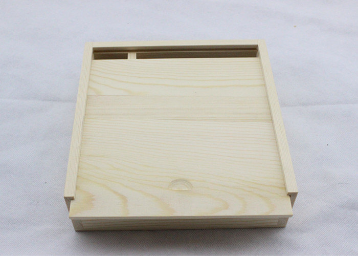 China Natural Color Pine Personalised Custom Wood Photo Box , Simple Wooden Wedding Album Box wholesale