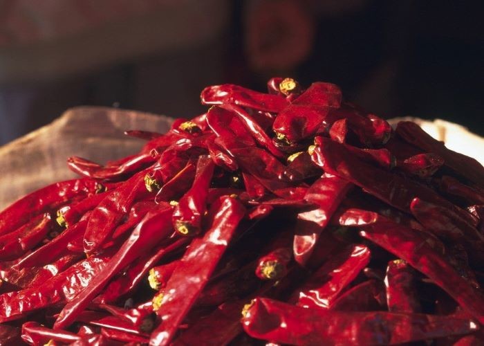 Red Erjingtiao Dried Chilis Spicy Stemmed Dehydrating Chili Peppers for sale