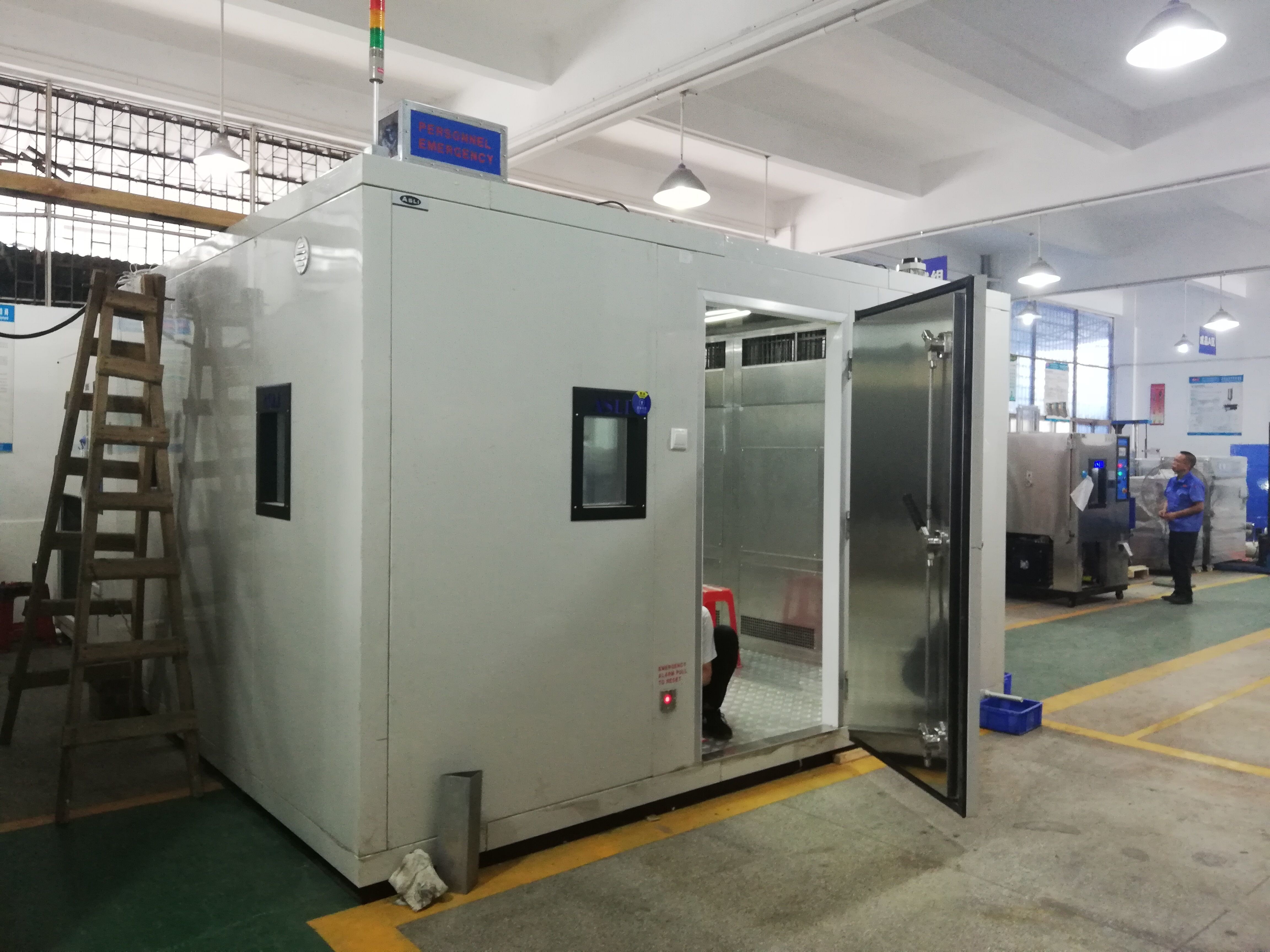 China Walk In Environmental Chamber Cold Room Laboratory Walk In Chamber For Industrial Autoclave wholesale