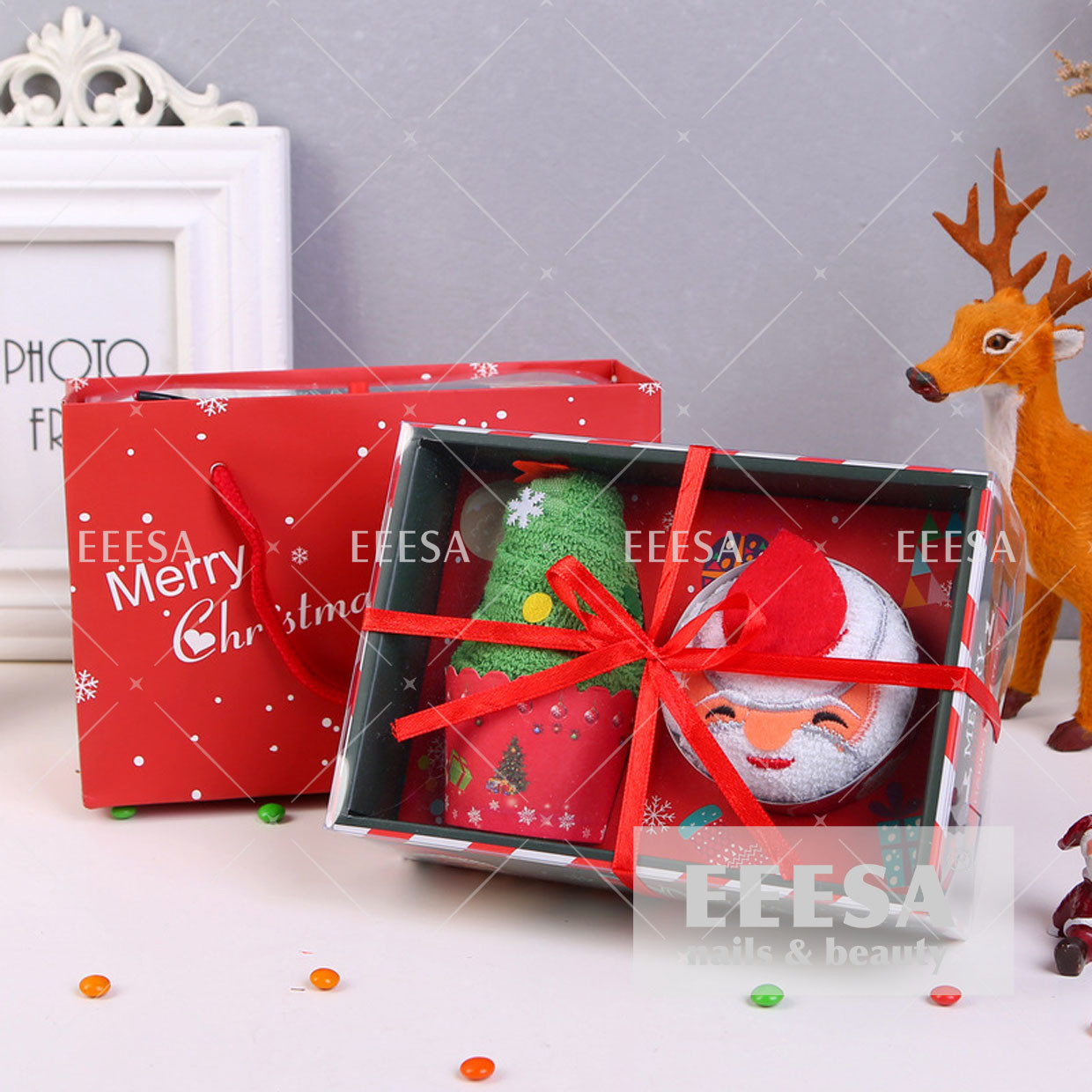 China Luxury Paper Box Santa Claus Xmas Tree Merry Christmas Bath Face Hand Washrag Towel Gift Set wholesale