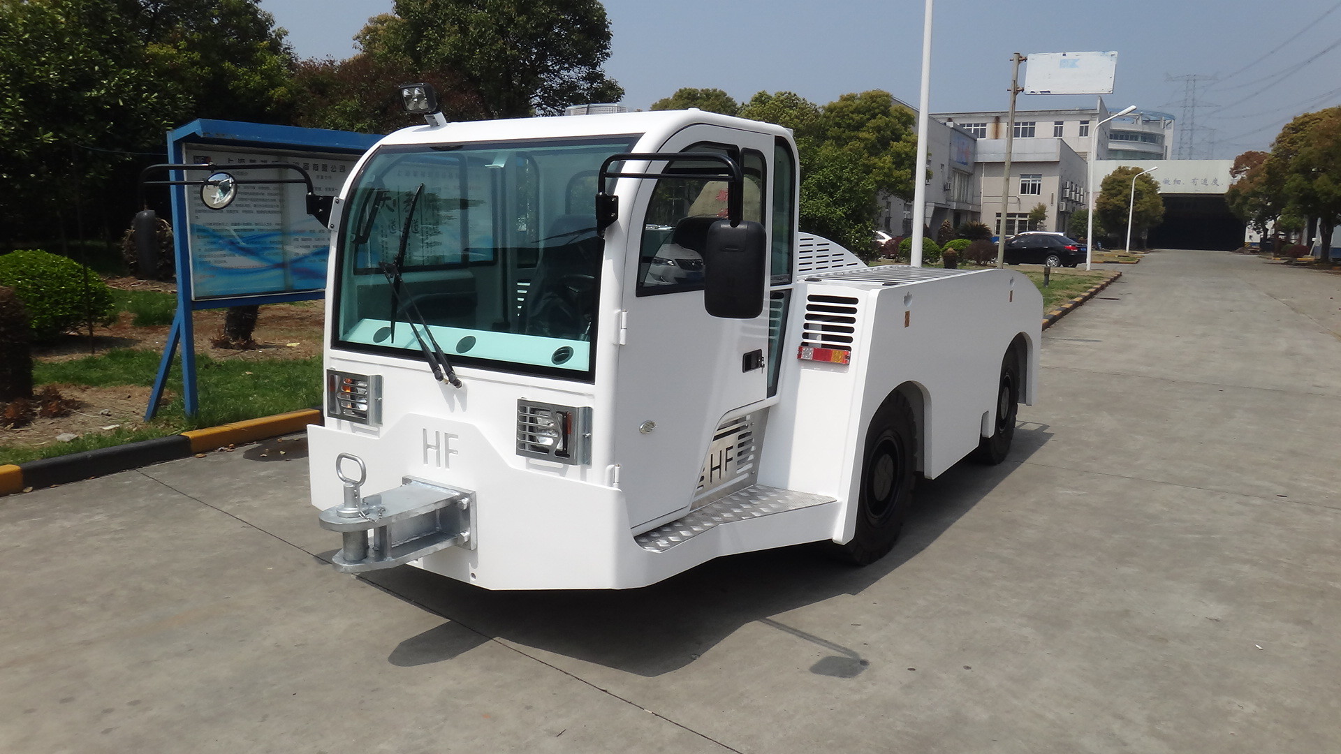 China 160 KN Electric Tow Tractor , Stable Aviation Ground Support Equipment wholesale