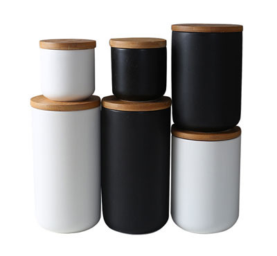 China Matte White/Matte Black Ceramic Jar Candles With Wood Lids In Bulk on sale