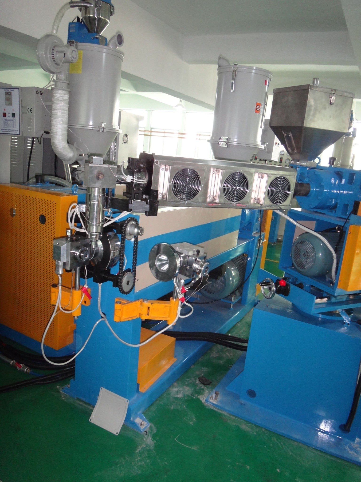 China Low Smoke Halogen Free Cable Making Machine , XLPE Wire Extruder Machine wholesale