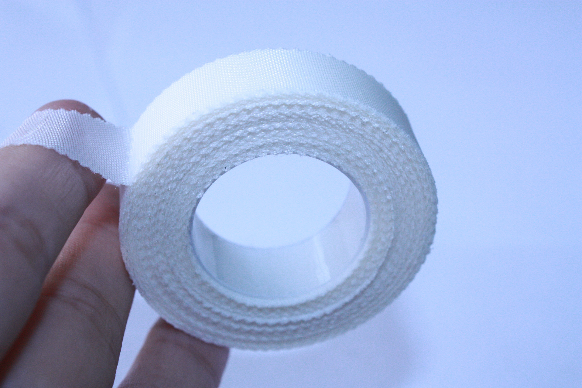 China White Breathable Porous Adhesive Easy Tear First Aid Silk Medical Tapes wholesale