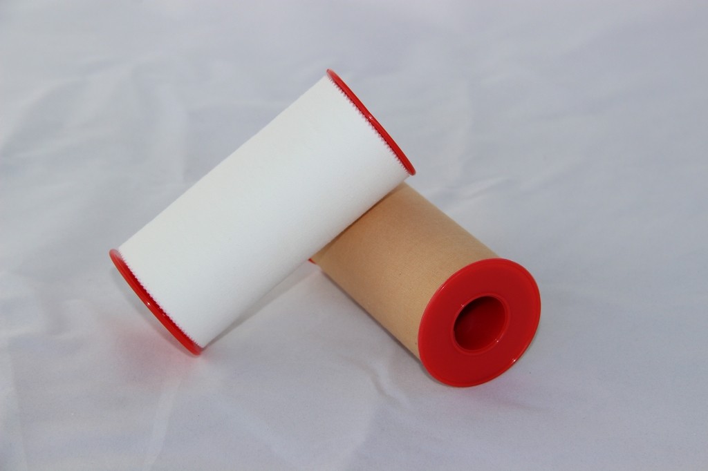 China Breathable Adhesive Cotton Fabric Adhesive Zinc Oxide Plaster Tapes for Wound Bandaging wholesale