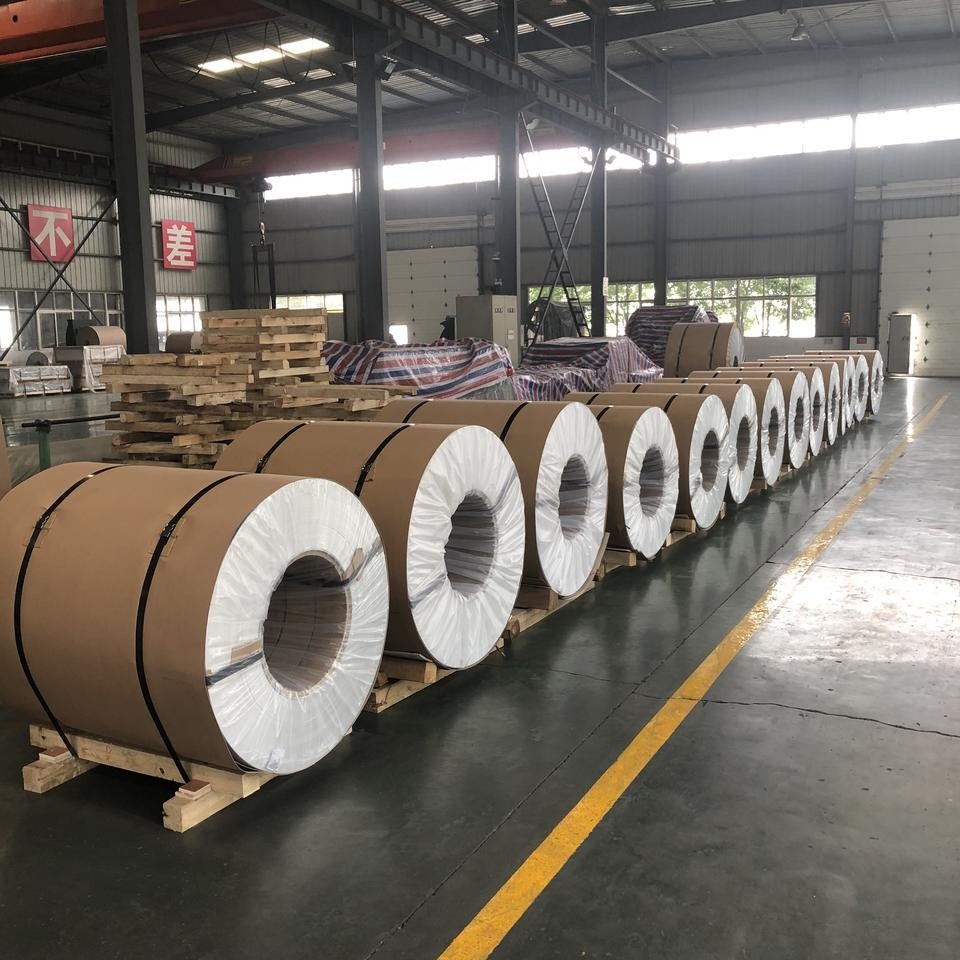 China Bright Surface Alloy Aluminum Coil Roll 1050 1060 1100 3003 5005 5052 wholesale