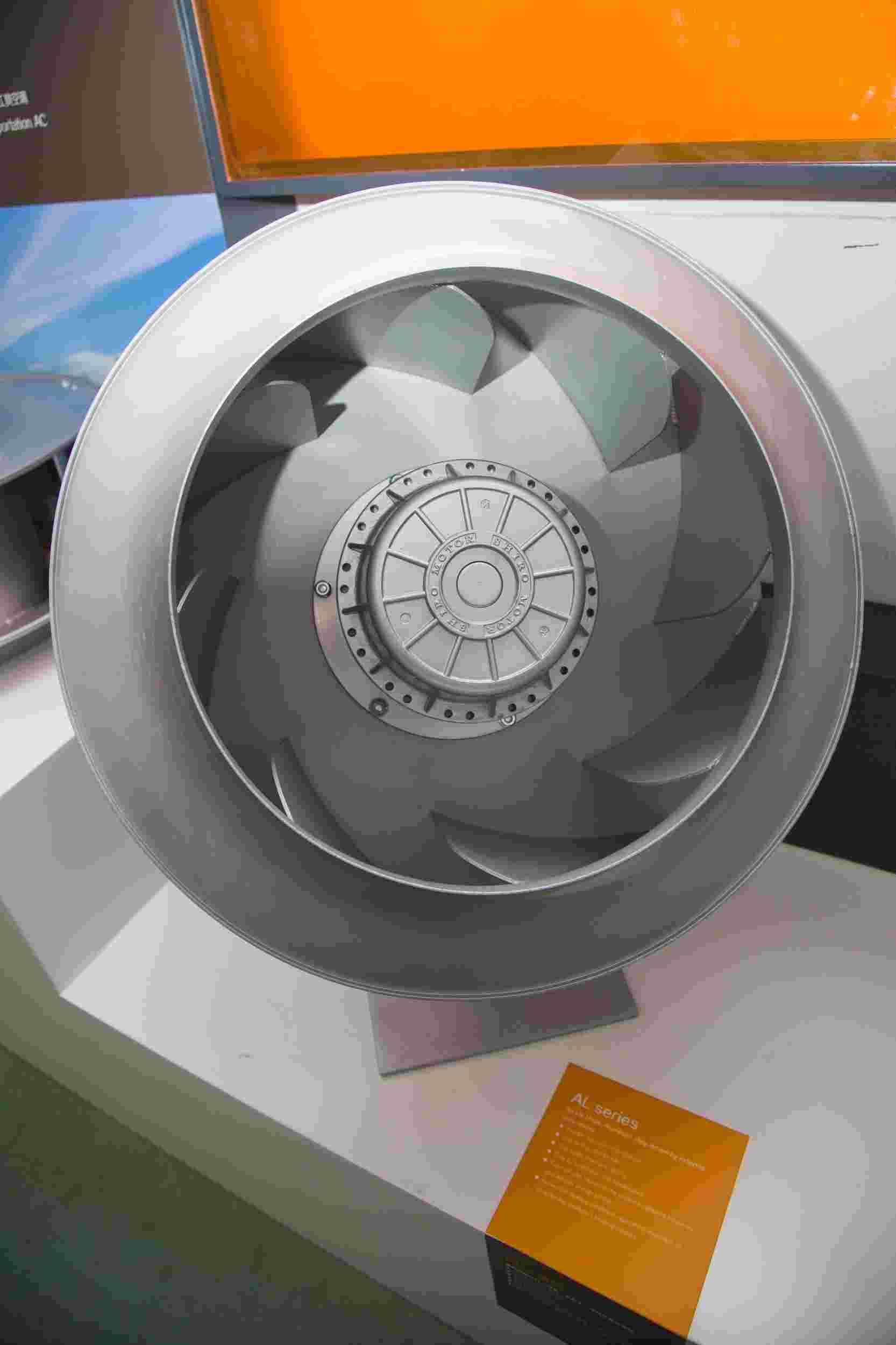 China 355mm Backward Curved Fan Single Phase 4 Pole External Rotor Fan wholesale