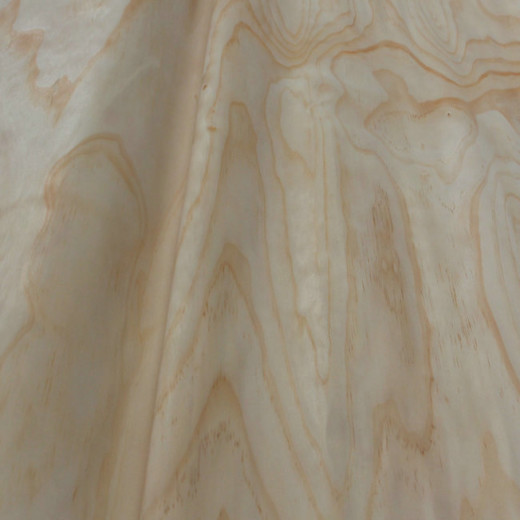 China Sliced Cut Natural Wood Veneer Radiata Pine Type 4'*8' / 4'*6' High Durability wholesale