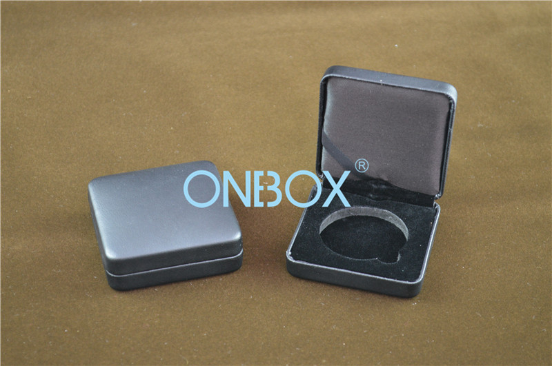 China Luxury coin display cases In PU Leather And Customized Insert  With Coin Slot wholesale