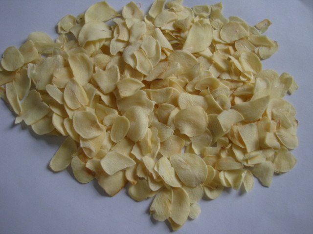 Sweasoning AD Dried Garlic Pods Flakes , Dehydrated Garlic Chips B Grade for sale