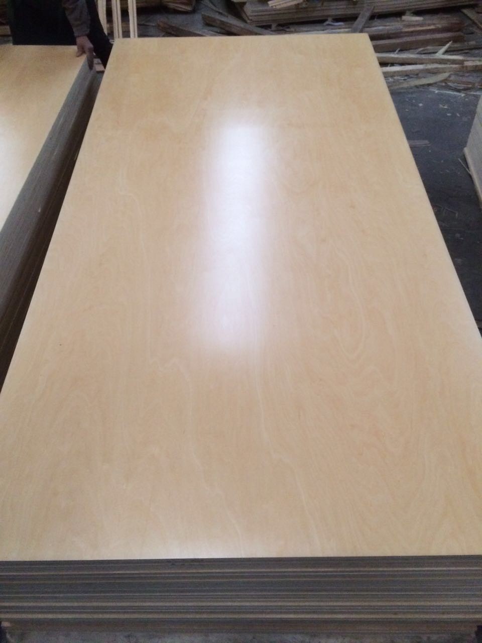 China Vietnam made UV White Birch Plywood , thickness 2.5-25mm , Furniture/Cabinet Grade, EPA wholesale