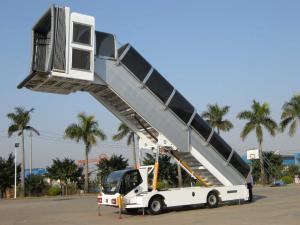 China Ecological Ground Handling Equipment , Non Slip Aircraft Boarding Ladder wholesale