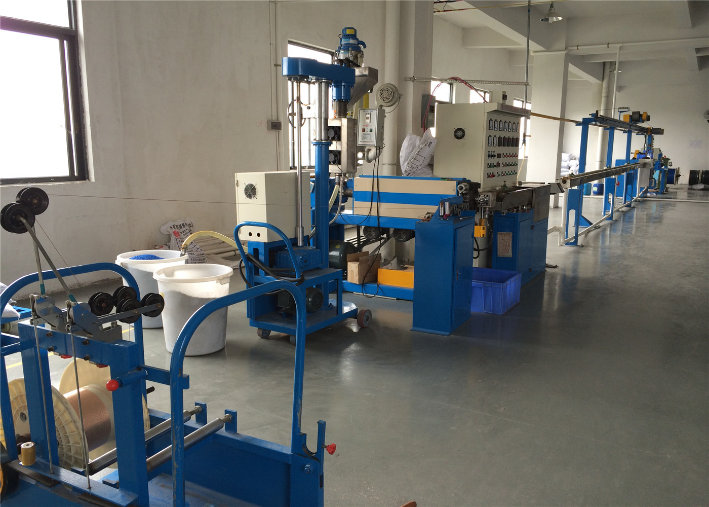 China Industrial Unground Cable Extrusion Line 380V 50 60Hz Voltage Easy Operation wholesale