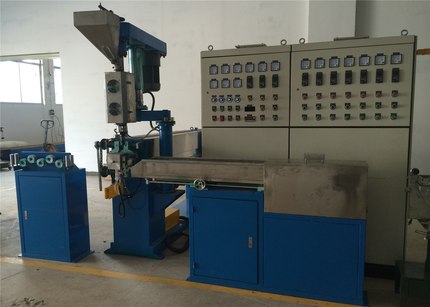China High Efficiency Building Cable Extrusion Line With SIEMENS Motor And Driver wholesale