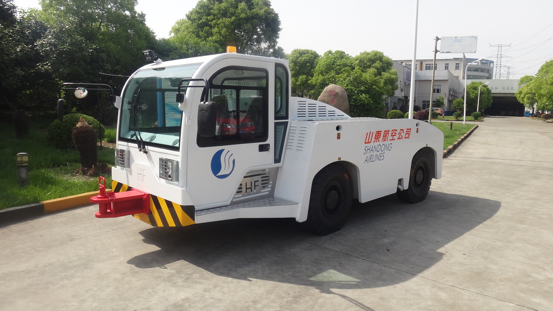 China Security Diesel Tow Tractor , Aircraft Towing Equipment Suspension Driver Seat wholesale