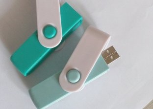 China Small Green Eco-friendly Usb Ionic Air Purifier for Computers with rotate protective cover wholesale