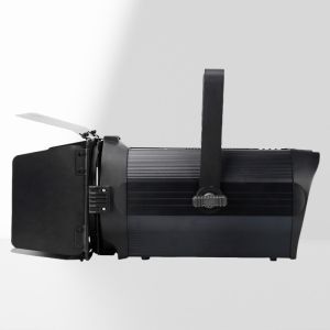 300W RGBALC 6 In 1 LED Fresnel Auto Zoom CRI 97 Pro Lighting Solution