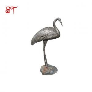 China Indoor Grus Leucogeranus Modern Garden White crane Animal Sculpture Copper Metal Sculpture Brown on sale