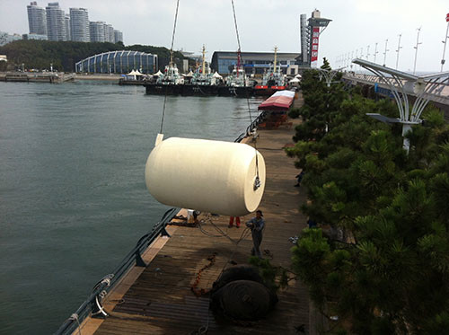 CCS Length 2000mm Polyurethane Floating Foam Filled Fenders For LNG Ships