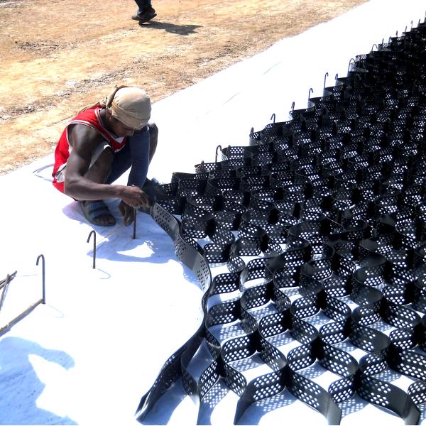 ASTM ISO HDPE Geocell In Erosion Control Railway Construction Roadbed Reinforcement