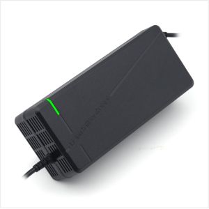 China Durable Plastic Case Intelligent Lithium Battery Chargers YM-R15-SK on sale