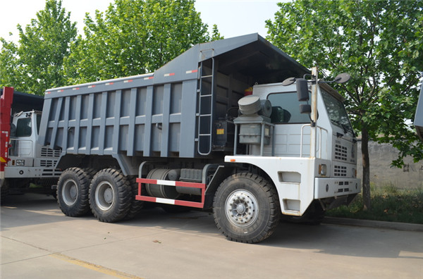 70 Ton Mining Dump Truck With WD615.47 Engine And ZF Steering One Year Warranty
