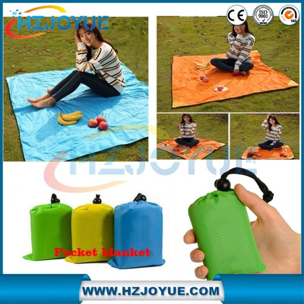 Factory detect sell Wholesale customized ultra-thin pocket folding blanket waterproof Folding Pocket-Size Blanket