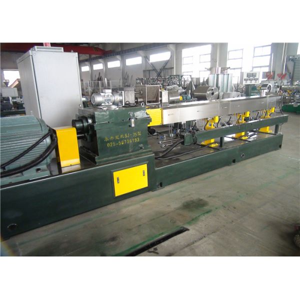 Co Rotating Twin Screw Extruder Machine Air Actuated Granulating 300rpm Speed