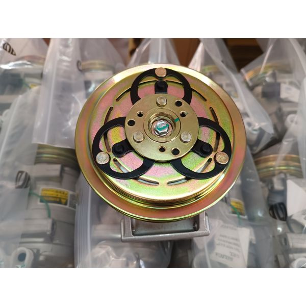 Auto AC Conditioning Compressor For DKS15C Hitachi excavator 4719131 4713660 4621589