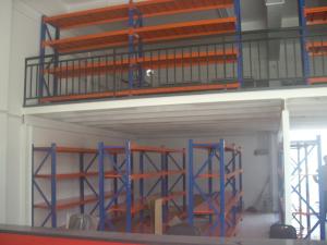 China 500kg manual operation longspan medium duty shelving with wood shelves on sale