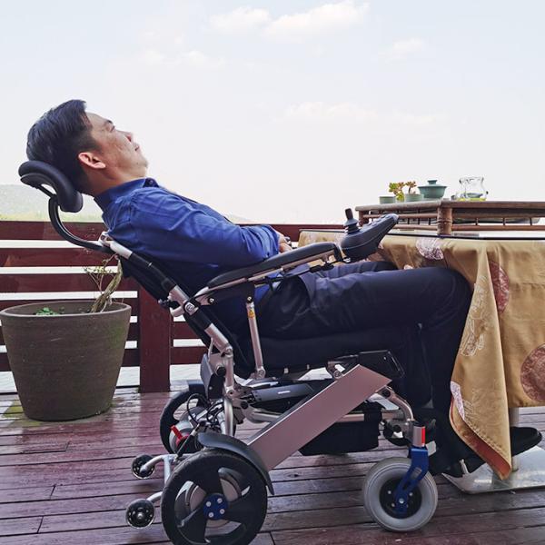 36km Lithium Multifunction Foldable Electric Wheelchair