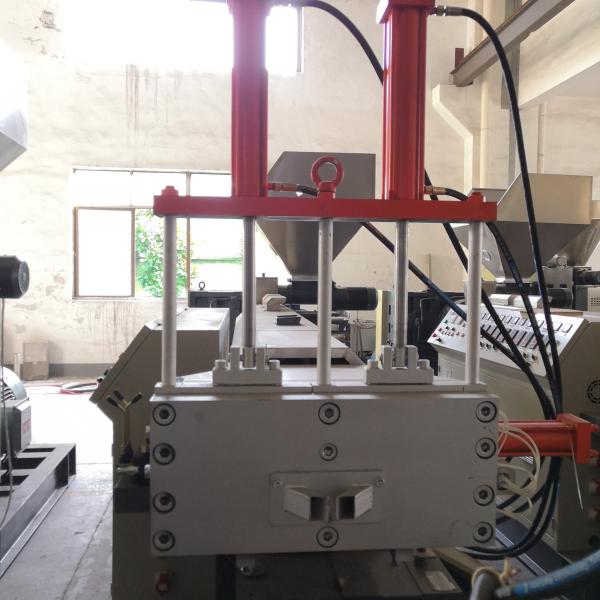 HDPE LDPE PP Plastic Recycling Machine Output 200 - 220kg/H 70r/Min Rotate Speed