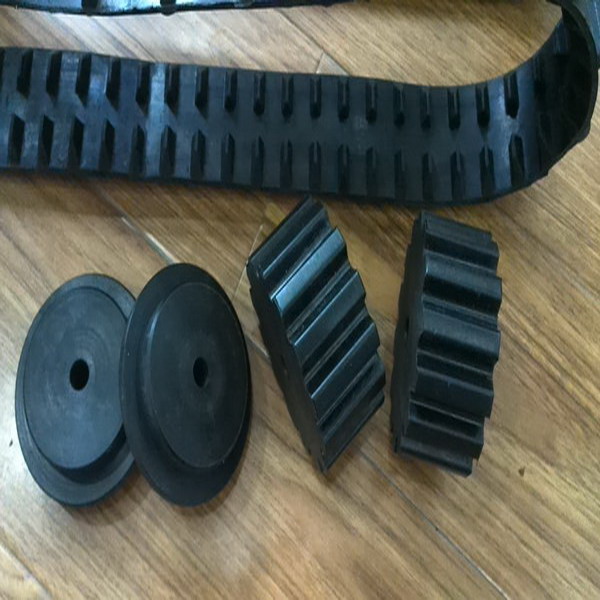 Lawn Mover Robot Rubber Tracks 1.1kg 50 X 19 X 114 With Less Round Damage