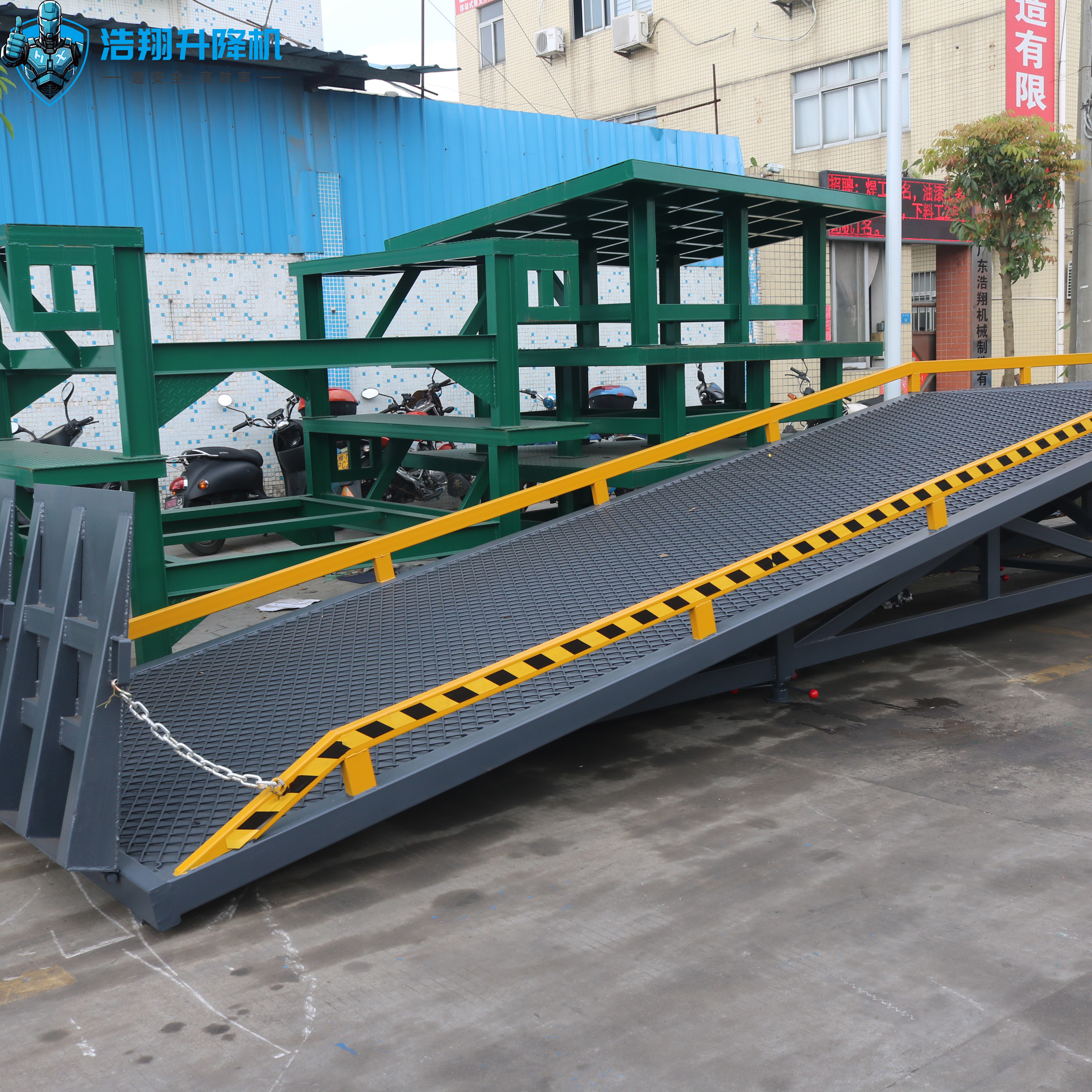 China Heavy Duty Manual Temporary Mobile Loading Dock Ramp Steel Bay For Truck wholesale