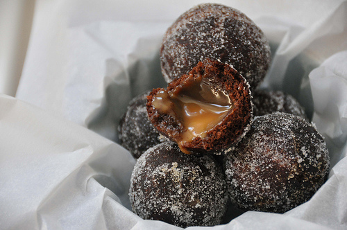 Automatic Rice ball encrusting machine