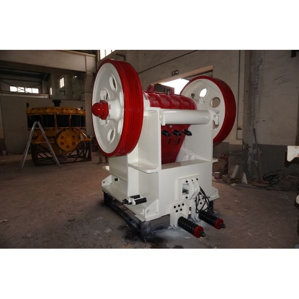 Mobile Limestone PEV Jaw Crusher MN18% Jaw Plate 250TPH - 450TPH Capacity