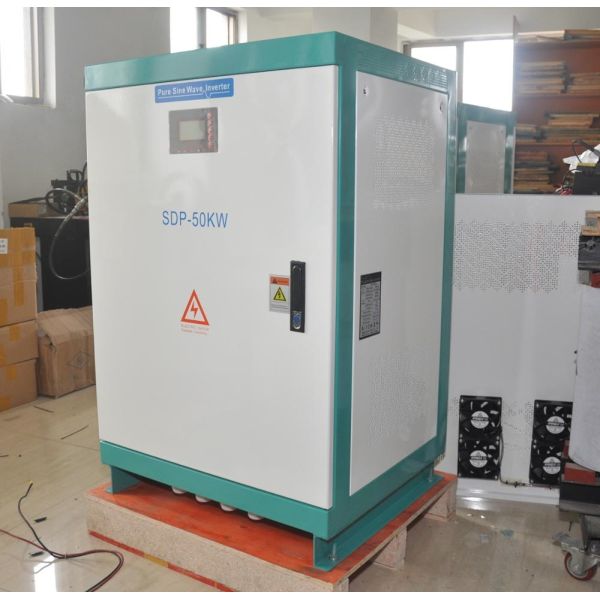 Multiple Output 3 Phase Hybrid Inverter 780x780x1280mm Moisture Proof