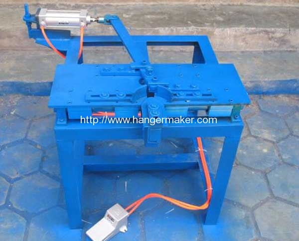 Wooden-Hanger-Wood-Pieces-Assembling-Machine