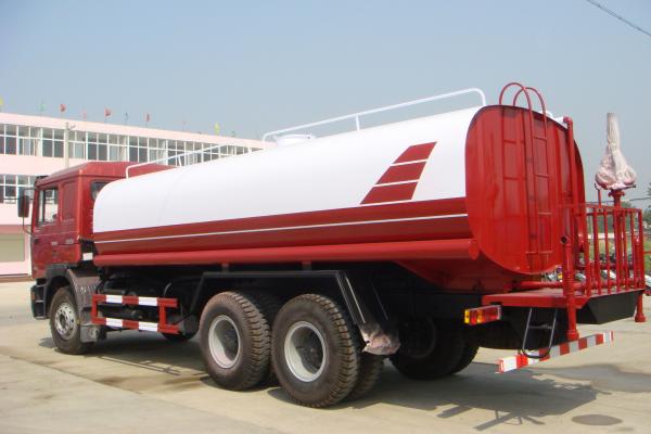Quality Sinotruk ISO CCC Liquid Tanker Truck , Water Truck Tanks Green Water Carrying 15 - 25CBM for sale