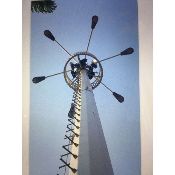 Q235 Galvanized Powder Coated Flood Light Poles Outdoor High Mast Lighting Pole