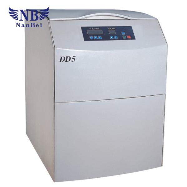 Large volume centrifuge with low speed