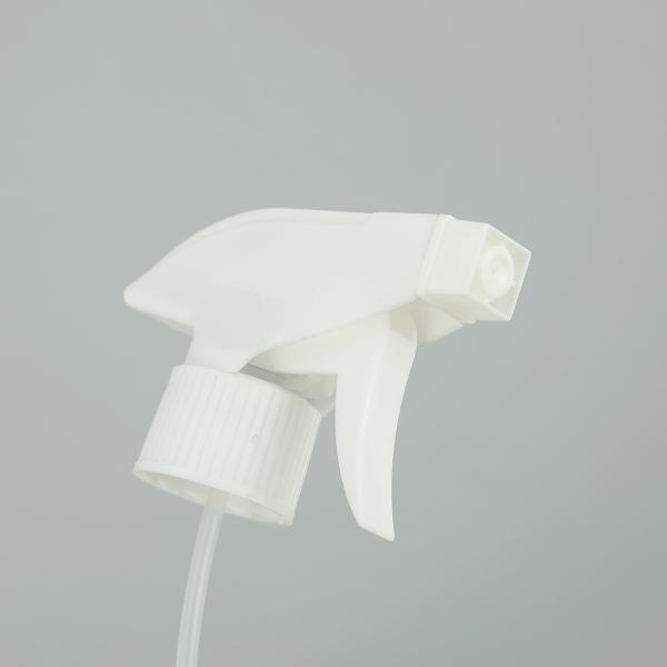 Smooth Round PET Plastic Spray Bottle With Classic Design Transparent Color.