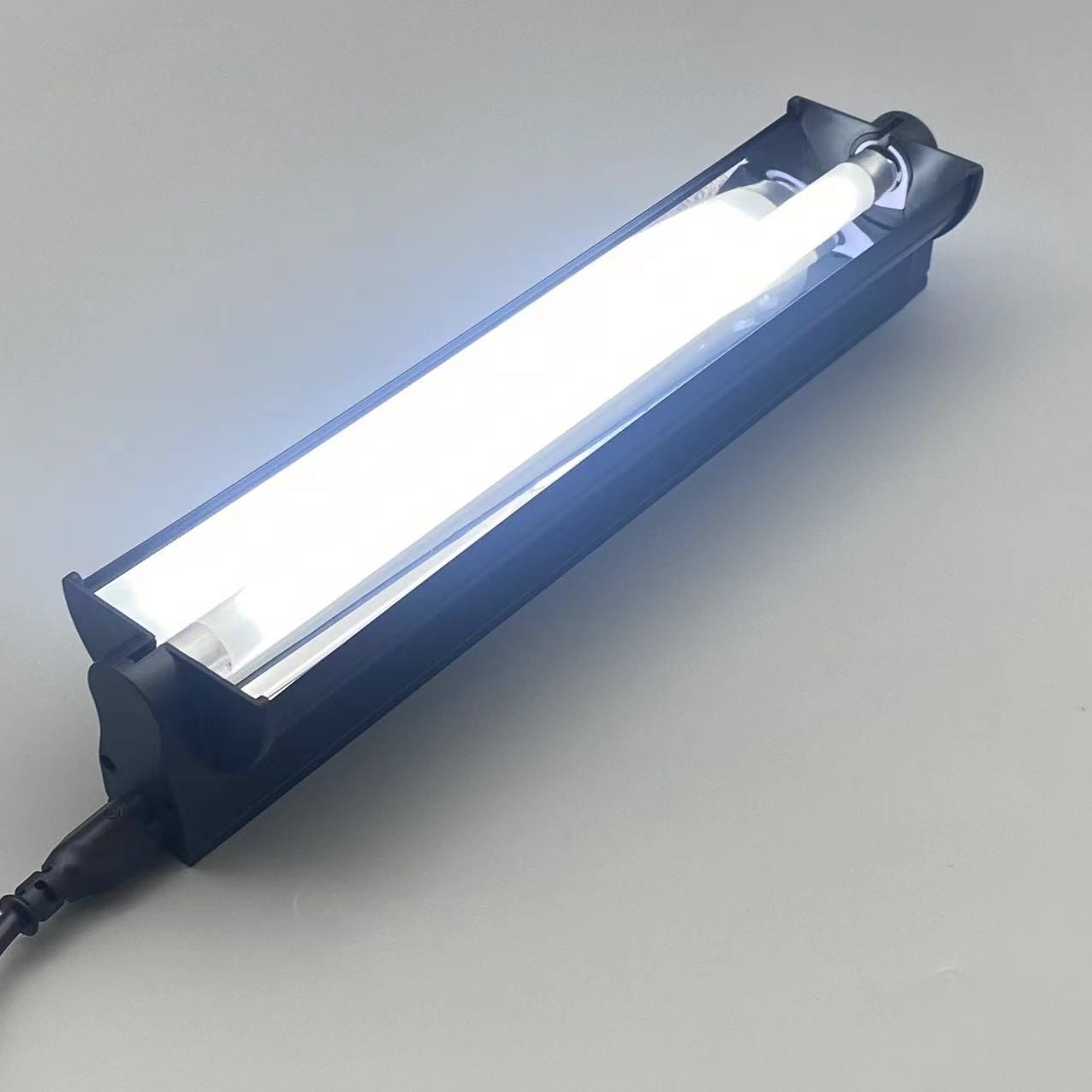 China 8W T5 10.0 UVB Bracket Light Reptile UVB Light Kit Ultimate UVB Lighting Solution For Reptiles on sale