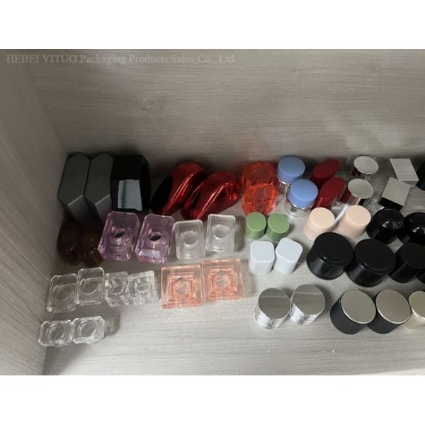 Durable Plastic UV Beautiful Legs Perfume Bottle Cap Round Shape For Packaging