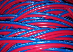 China 6MM Grade R Rubber Twin Welding Hose Red & Blue 20 Bar For Gas Cutting BS EN559 wholesale